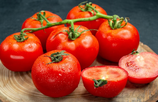 Cà chua ăn sống hay nấu chín tốt hơn?