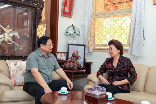 Thủ tướng Phạm Minh Chính dâng hương các đồng chí cố Thủ tướng Chính phủ