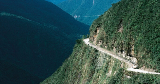 'Cung đường nguy hiểm nhất thế giới’: Trải dài 60km qua các dãy núi hùng vĩ, thu hút 25.000 lượt khách yêu thích mạo hiểm mỗi năm