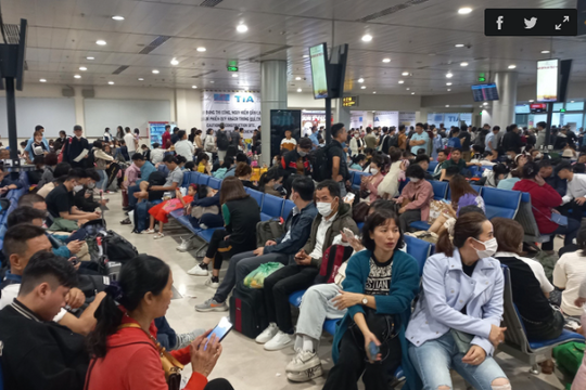 Đường về quê ngày càng xa, gần 700 chuyến bay bị chậm ở sân bay Tân Sơn Nhất