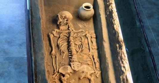 Bất ngờ phát hiện hàng loạt mổ cổ có niên đại tới 2.300 năm cùng nhiều cổ vật giá trị từ thời Chiến Quốc
