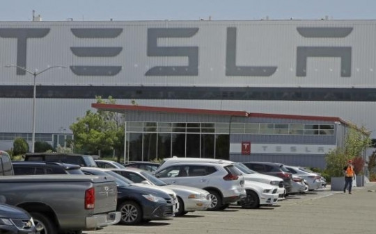 Tesla bị bang California kiện vì xử lý chất thải nguy hại trái phép