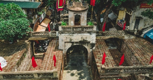 Cửa ô duy nhất còn tồn tại ở Hà Nội đến nay đã hơn 200 tuổi, xây dựng theo kiểu vọng lầu, được Mỹ tài trợ 74.500 USD bảo tồn di tích