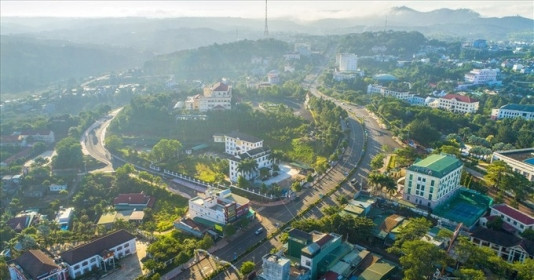 Địa phương rộng 6.500km2 là tỉnh cuối cùng của Việt Nam có thành phố trực thuộc, nằm trong tam giác phát triển Việt Nam - Lào - Campuchia