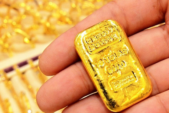 Giá vàng hôm nay 9/2/2024: Vẫn còn áp lực khiến vàng tăng giá