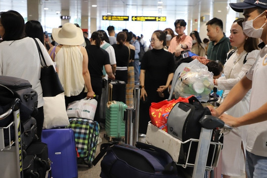 Sân bay Tân Sơn Nhất đón 148.000 khách, xác lập đỉnh mới Tết Giáp Thìn