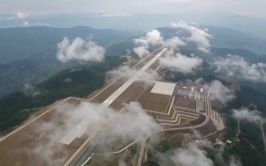 Kỳ tích của Trung Quốc: San phẳng những đỉnh núi gồ ghề để làm sân bay ‘nằm trên biển mây’, khiến thế giới kinh ngạc