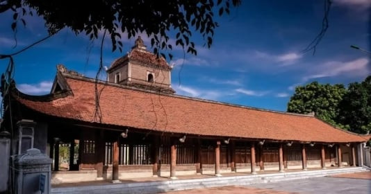 Ngôi chùa cổ bậc nhất lịch sử Phật giáo Việt Nam nằm ngay cạnh Hà Nội, nổi tiếng là nơi linh thiêng thu hút đông đảo phật tử tìm về chiêm bái