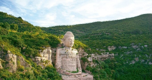 Chiêm ngưỡng bức tượng Phật khổng lồ 1.500 tuổi tựa mình vào vách núi, ‘hồi sinh’ sau 700 năm biến mất bí ẩn