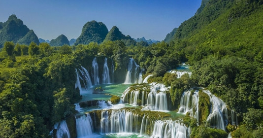 Dòng thác của Việt Nam lọt top đường biên giới tự nhiên đẹp nhất thế giới, là nơi đặt cột mốc đôi ngăn cách 2 nước