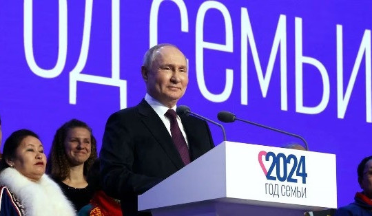 Ông Putin kêu gọi người dân sinh thêm con vì sự tồn vong của nước Nga