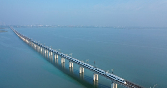 Những con số ‘khủng’ về cây cầu 164km dài nhất thế giới quy tụ 10.000 người xây dựng