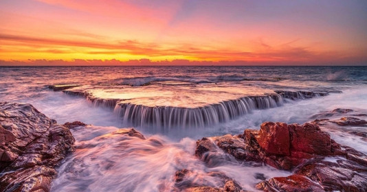 Nơi sở hữu 'thác nước trên biển' hiếm có ở Việt Nam: Nằm ngay trung tâm của 3 điểm du lịch nổi tiếng Nam Trung Bộ nhưng lại hiếm người biết đến