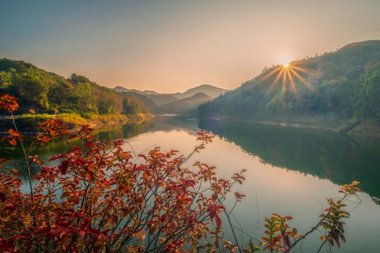 Khám phá hồ nhân tạo 'tiên cảnh' ở Cao Bằng: Là hồ nhân tạo quy mô nhất tỉnh, điểm đến 'chữa lành' cho các bạn trẻ yêu thiên nhiên