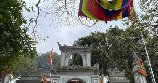 Ngôi đền nghìn năm tuổi lưng tựa núi, mặt giáp dòng sông Lam thơ mộng được mệnh danh là chốn linh thiêng ‘cầu gì được nấy’ ở miền Trung Việt Nam