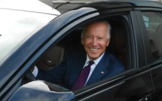 Chiếc Cadillac hầm hố từng của Tổng thống Joe Biden được người chơi xe săn đón