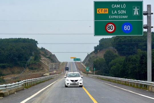 Sớm mở rộng tuyến cao tốc Cam Lộ - La Sơn lên 4 làn xe