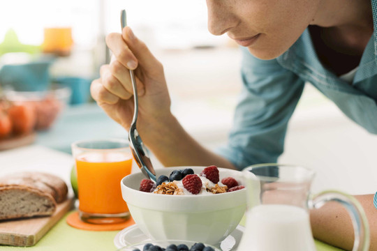 Tại sao phải ăn sáng? Nhịn ăn sáng để giảm béo? Chuyên gia sức khỏe đưa ra lời giải thích bất ngờ