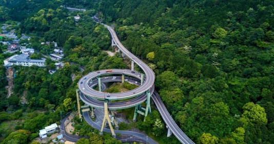 Cây cầu xoắn 720 độ 'uốn lượn như rắn' giữa núi non hùng vĩ, là kiệt tác xây dựng độc đáo bậc nhất thế giới