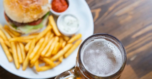 6 thực phẩm ‘đại kỵ’ ăn cùng rượu bia, cần thận trọng kẻo rước độc vào người
