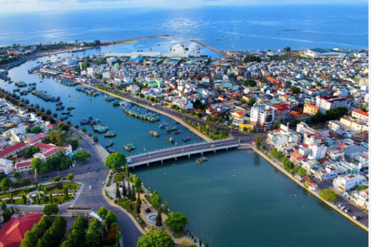 Tỉnh dài nhất Việt Nam tính theo quốc lộ 1A sẽ trở thành trung tâm kinh tế biển, năng lượng sạch