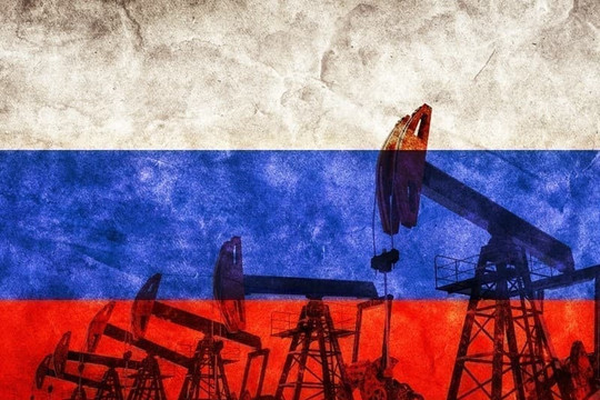 Bất chấp các lệnh trừng phạt, một ‘lỗ hổng’ từ EU đã giúp Nga kiếm được bộn tiền từ việc bán dầu