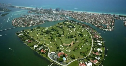 ‘Ngôi làng giữa biển’ được ví như hầm trú ẩn của giới siêu giàu, chỉ vỏn vẹn 41 lô đất và 82 cư dân nhưng có cả thị trưởng riêng