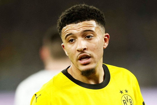 Sự nghiệp Sancho lao dốc ở Dortmund, MU méo mặt