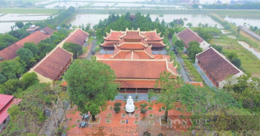 Ngôi chùa cổ đắc địa bên dòng sông Lam do hoàng tử nhà Lý xây dựng, sở hữu cổng Tam quan được làm bằng gỗ lim 'khủng' nhất Việt Nam