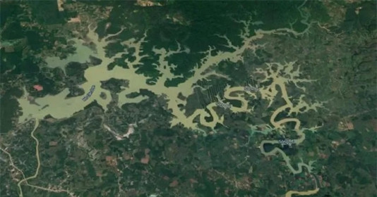 Dòng sông sở hữu hình dáng con rồng khổng lồ ở Việt Nam là phụ lưu lớn nhất của con sông nội địa dài nhất nước, từng tạo nên cơn sốt quốc tế