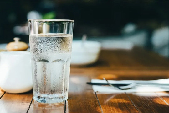 Người đàn ông cơ bắp phải nhập viện hơn 20 lần vì uống nước lạnh
