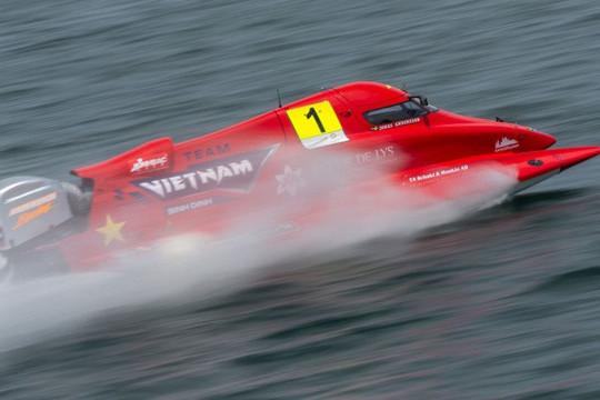 Chiếc thuyền đấu của Việt Nam tại đấu trường đua thuyền công thức 1 lớn nhất thế giới: Tốc độ lên tới 250km/h, dẫn đầu bảng ngay lần đầu tham dự