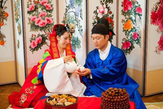 Tỷ lệ kết hôn tại Hàn Quốc giảm 40% trong một thập niên