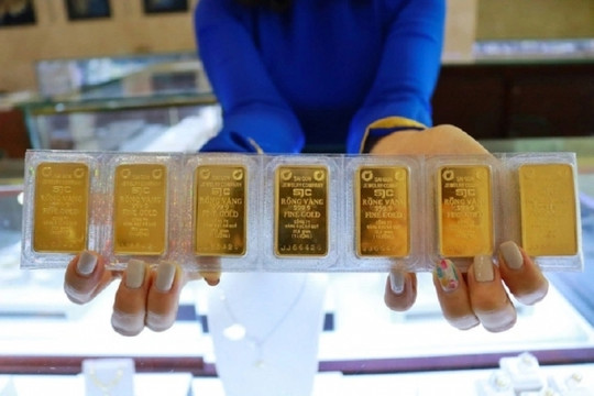 Chuyên gia: Hạn chế nhập khẩu vàng là nguyên nhân chính khiến giá vàng trong nước 'lệch pha' thế giới