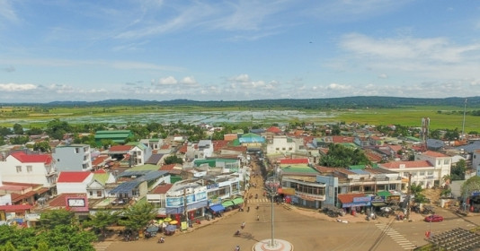 Xã có diện tích lớn nhất Việt Nam rộng hơn 3 tỉnh, nằm ở độ cao 200m, sở hữu địa danh Bản Đôn nổi tiếng
