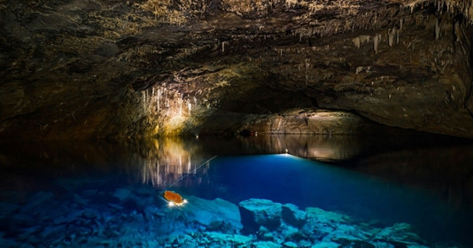 Hồ nước ngầm lớn nhất thế giới nằm sâu 200m dưới lòng đất, nước trong vắt và có sinh vật sống
