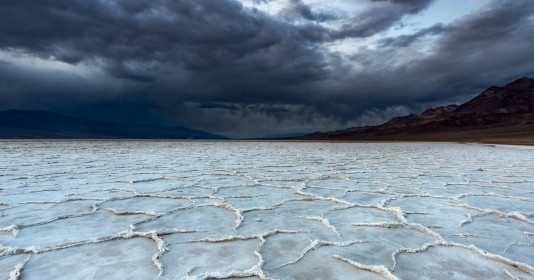 Hồ nước sâu hơn 200m từ hàng nghìn năm trước bất ngờ nổi lên sau mưa, gắn liền với 'Thung lũng Chết'