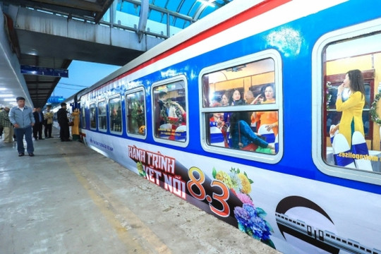 Đường sắt Việt Nam 'đổi gió', tung tiếp chương trình cho 'bao' nguyên chuyến theo yêu cầu