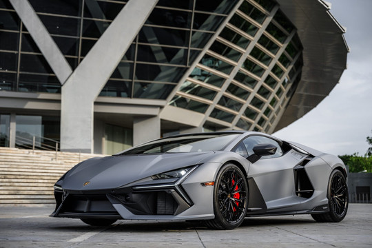 Bắt gặp siêu xe hybrid Lamborghini Revuelto sắp về Việt Nam, mạnh 1.000 mã lực