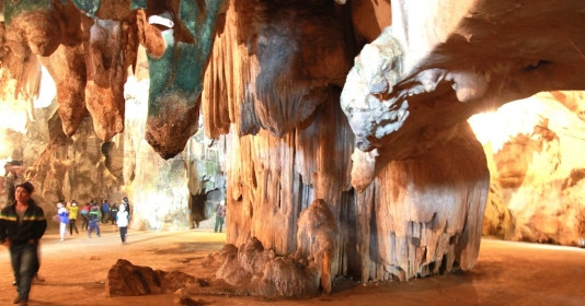 Tìm thấy hang động người Việt cổ nằm trên dãy núi đá vôi cách chúng ta 2 vạn năm ở một tỉnh miền Trung