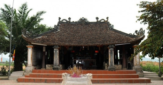 Ngôi chùa thiêng ở miền Trung nằm cạnh sông, lưng dựa núi, lưu giữ tượng 'Đầu người đội Phật' nghìn năm tuổi