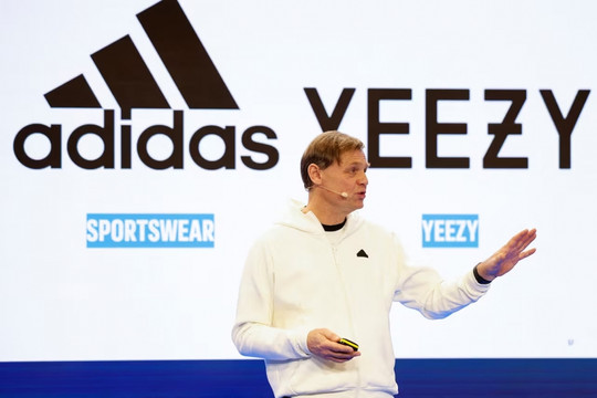 'Gã khổng lồ' thời trang thể thao Adidas báo lỗ lần đầu tiên sau 30 năm