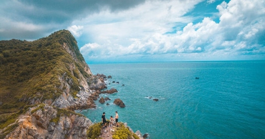 Hòn đảo hoang sơ tại tỉnh là ‘Việt Nam thu nhỏ’ thu hút hàng nghìn du khách, chuyên trang du lịch nước ngoài cũng hết lời khen ngợi