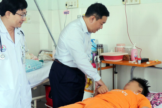 Thêm 162 người nhập viện sau khi ăn cơm gà ở Nha Trang