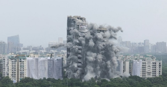 Phá dỡ 850 căn hộ xây dựng trái phép trong 10 giây với hơn 3.700kg chất nổ, hàng nghìn người dân thấp thỏm di dời khỏi căn hộ gần nơi xảy ra vụ nổ trong 10 giờ
