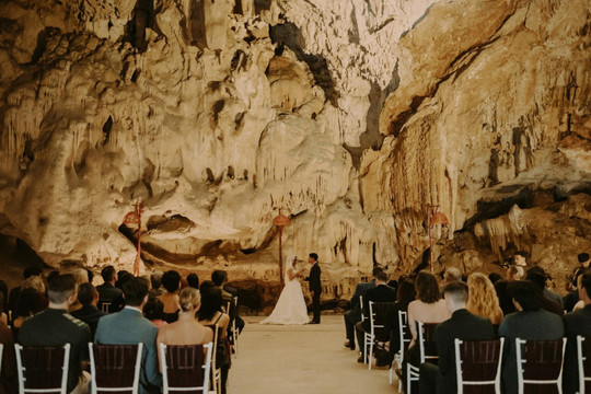 Hang động đẹp như cung điện ở Quảng Ninh, nơi vừa diễn ra đám cưới 'gây sốt'