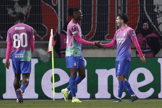 Thắng trận '3 sao', AC Milan đi tiếp ở Europa League