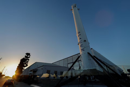 SpaceX xây dựng mạng lưới vệ tinh do thám quỹ đạo thấp cho Lầu Năm Góc