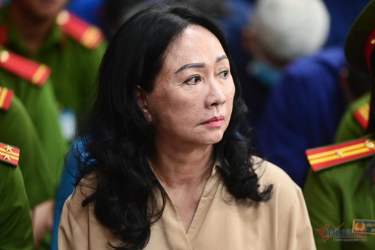 Bà Trương Mỹ Lan ngã quỵ khi nghe Viện Kiểm sát đề nghị mức án tử hình