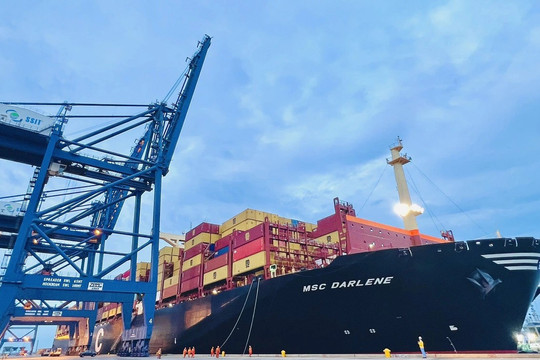 Sẵn sàng đón 'siêu tàu container' vào cảng biển Việt Nam